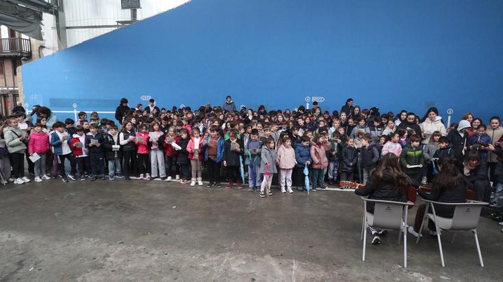 Kantuan gorazarre euskarari