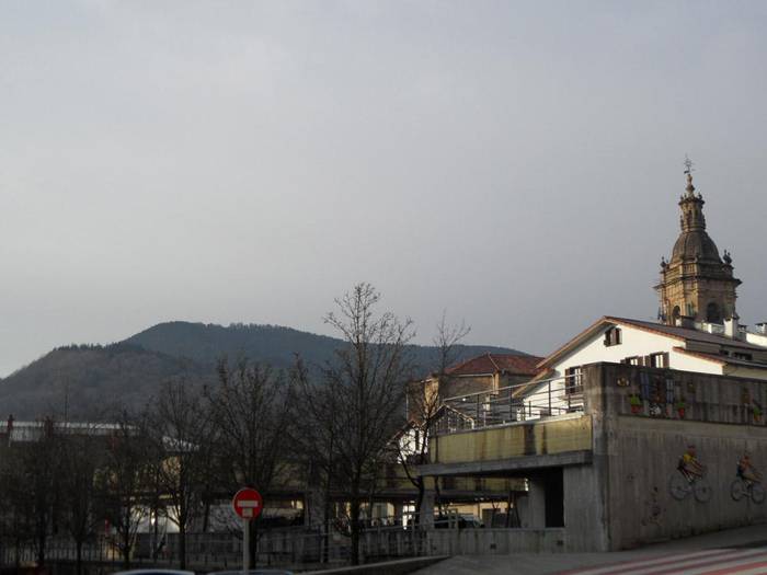 Bidean omen dator elur ekaitza