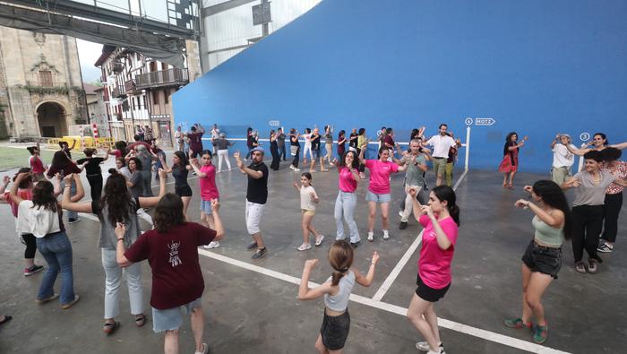 Leku aldaketa, Orbeldiren 10. urtemugako jaialdi amaieran