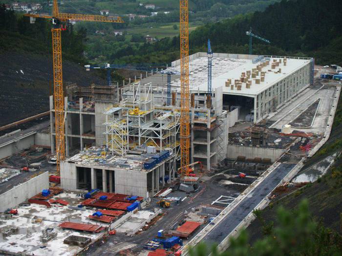 Erraustegiaren kontratuari buruzko xehetasun gehiago plazaratu ditu GuraSOS-ek