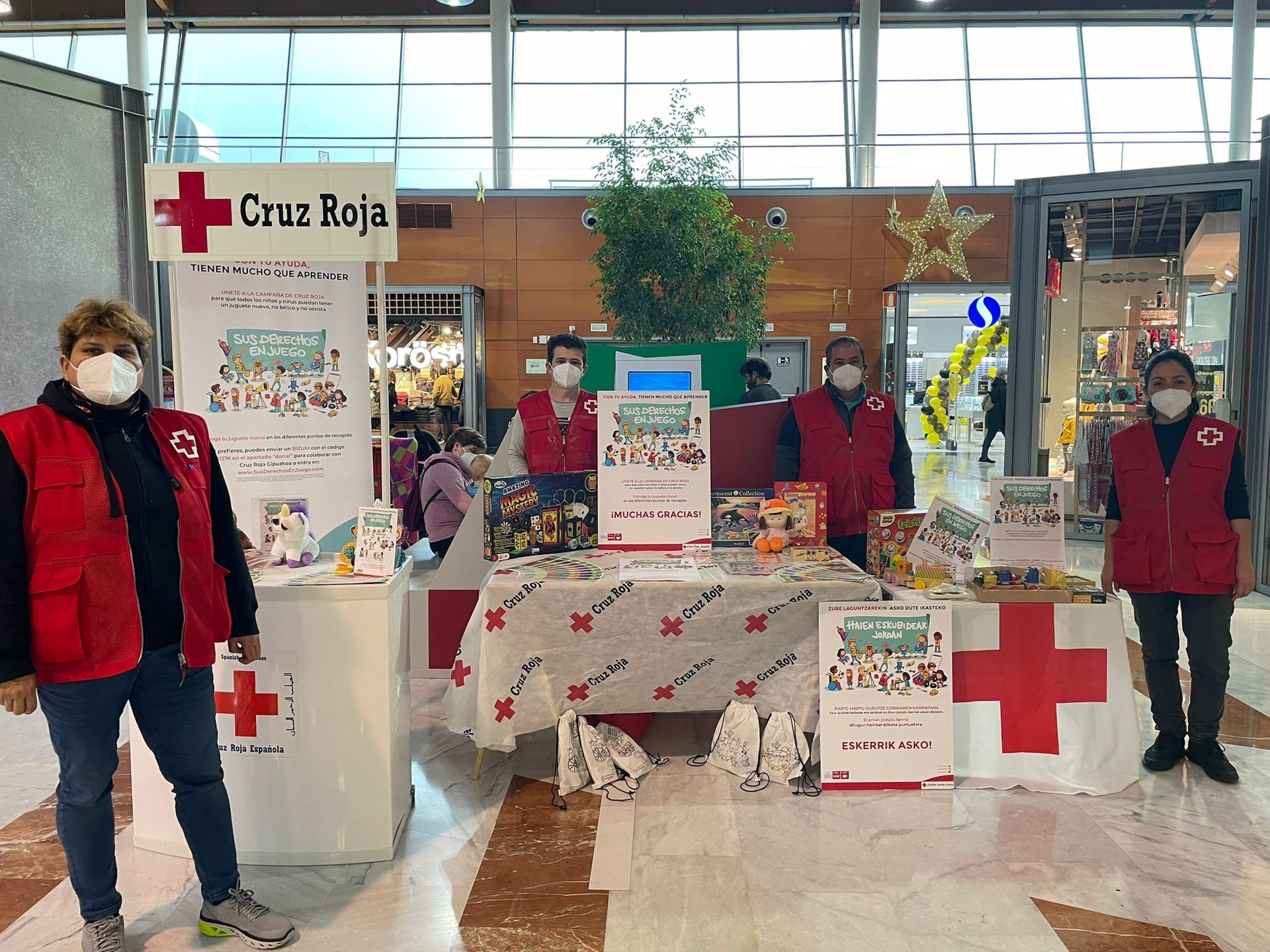 Eguberri hauetan haurrek jostailuak izan ditzaten Urbil eta Gurutze Gorria elkarlanean