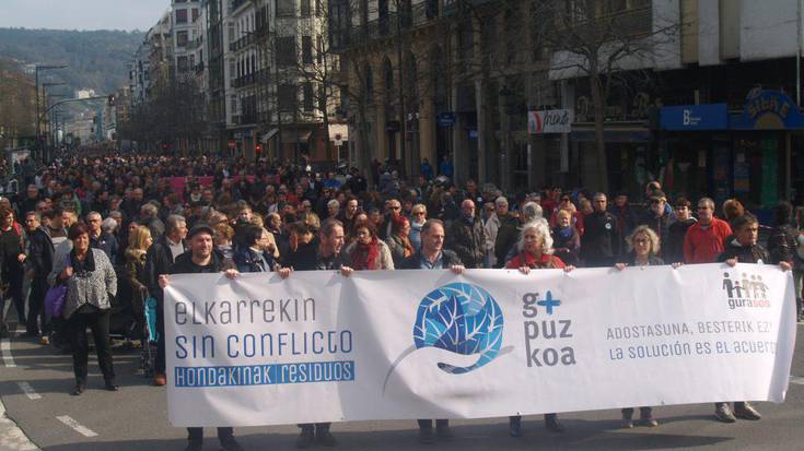 Otsailaren 23ko manifestazioa iragartzeko, GuraSOSen agerraldi jendetsua larunbatean Donostian
