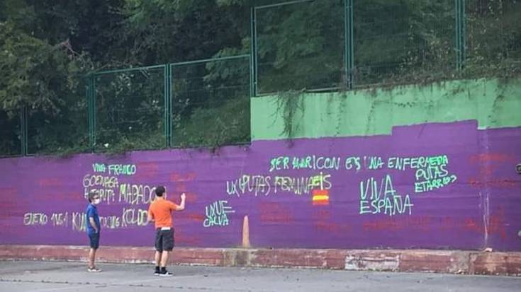 Pintada frankista, homofobo eta matxistak Oriarten