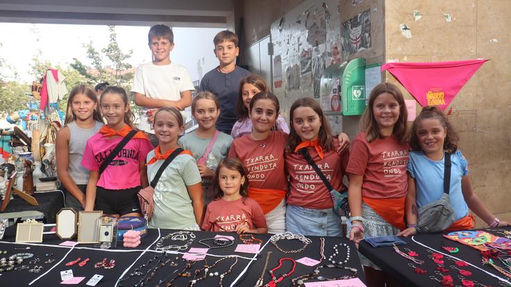 Iñurri elkartea laguntzeko denda solidario bikoitza Sutegi parean