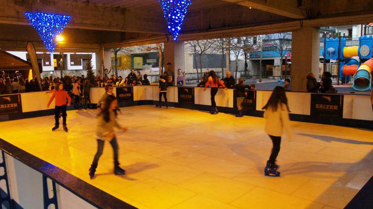 Patinatzaile mordoa, Askatasuna plazako izotz pistaren irekieran