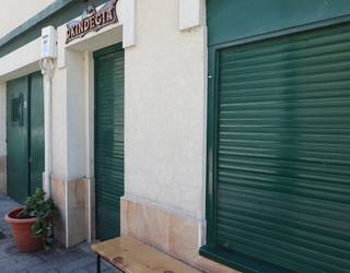 Saltokietako pertsianak jaitsita, ostalariak eta merkatariak ere greban