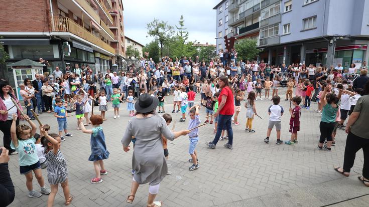 Txokolate janarekin eta dantza giro betean murgilduko dira gaur Udarregikoen ospakizunetan