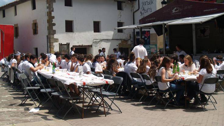 Usurbilgo jaietako txosna batzordearen lehen bilera 22:30etan Sutegin