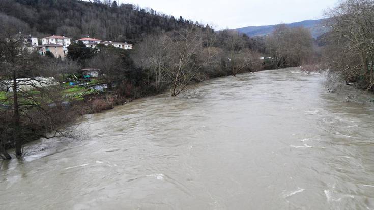 Oria ur-emari handiarekin dator gaur ere, baina uholde arriskua igaro da