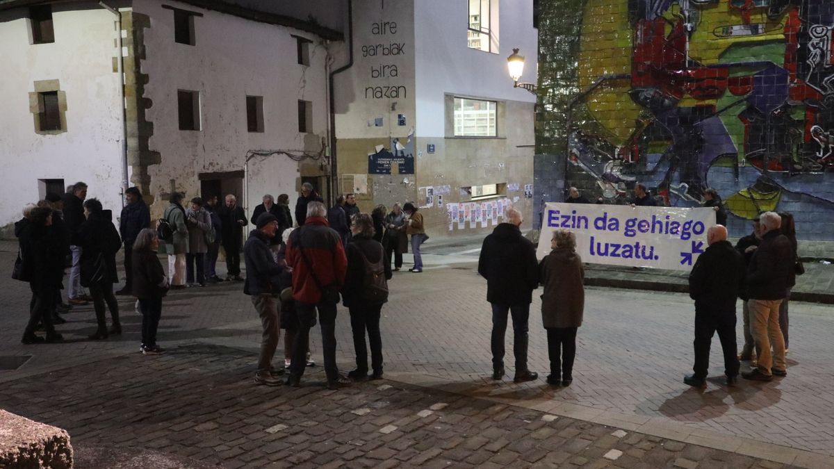 "Salbuespenak indarrean jarraitzen duela salatu nahi dugu"