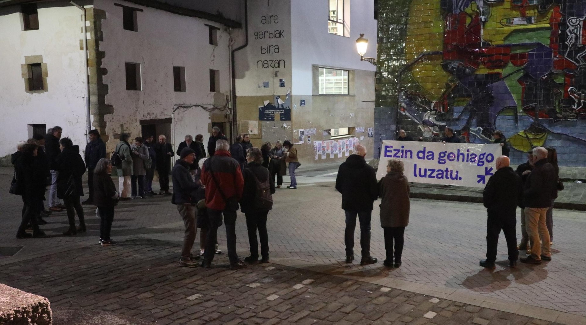 Sarek deitutako elkarretaratzea gaur