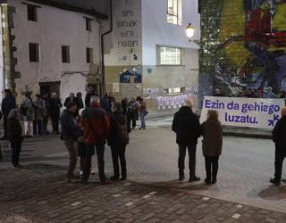 "Salbuespenak indarrean jarraitzen duela salatu nahi dugu"