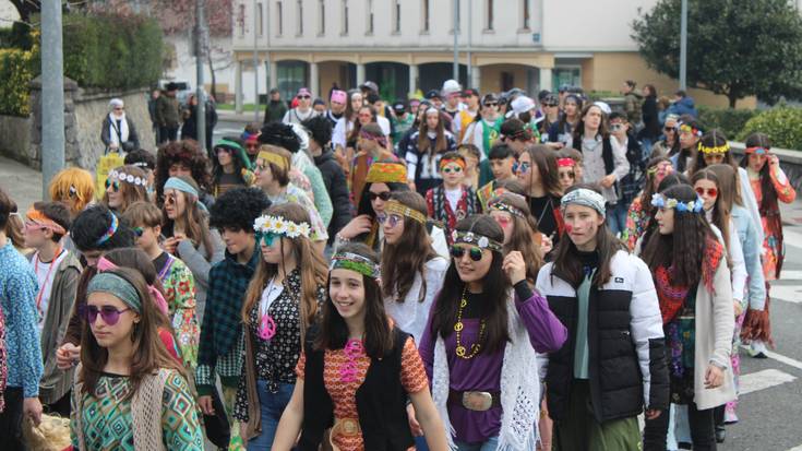 Euskal inauteriei, Arrastaluri edota hiri tribuei gorazarre, ikastetxeen jaialdietan