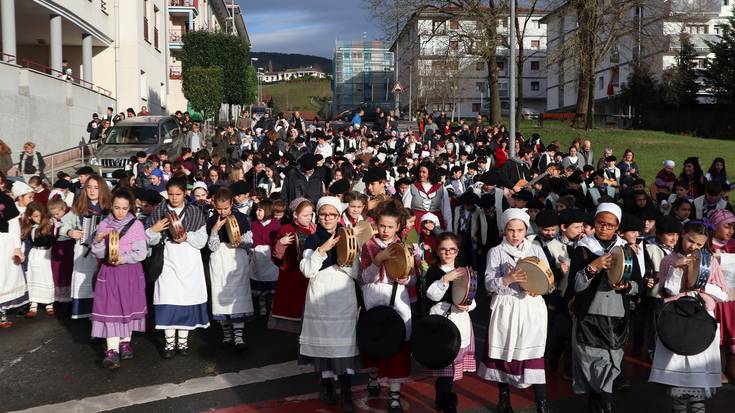 Kantuan agurtu du Udarregi Ikastolak, ikasturteko lehen hiruhilekoa