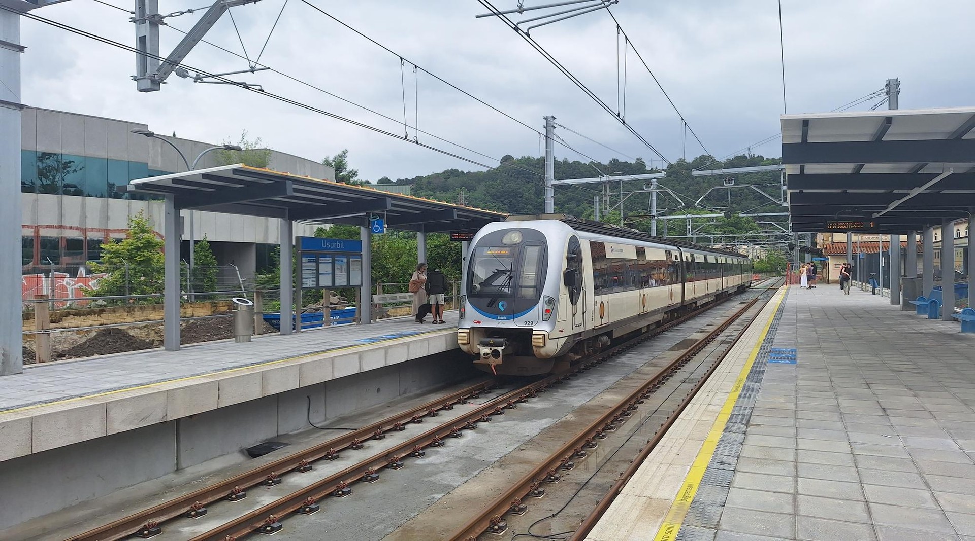 Asfaltatze lanak tren geltoki berriaren bueltan