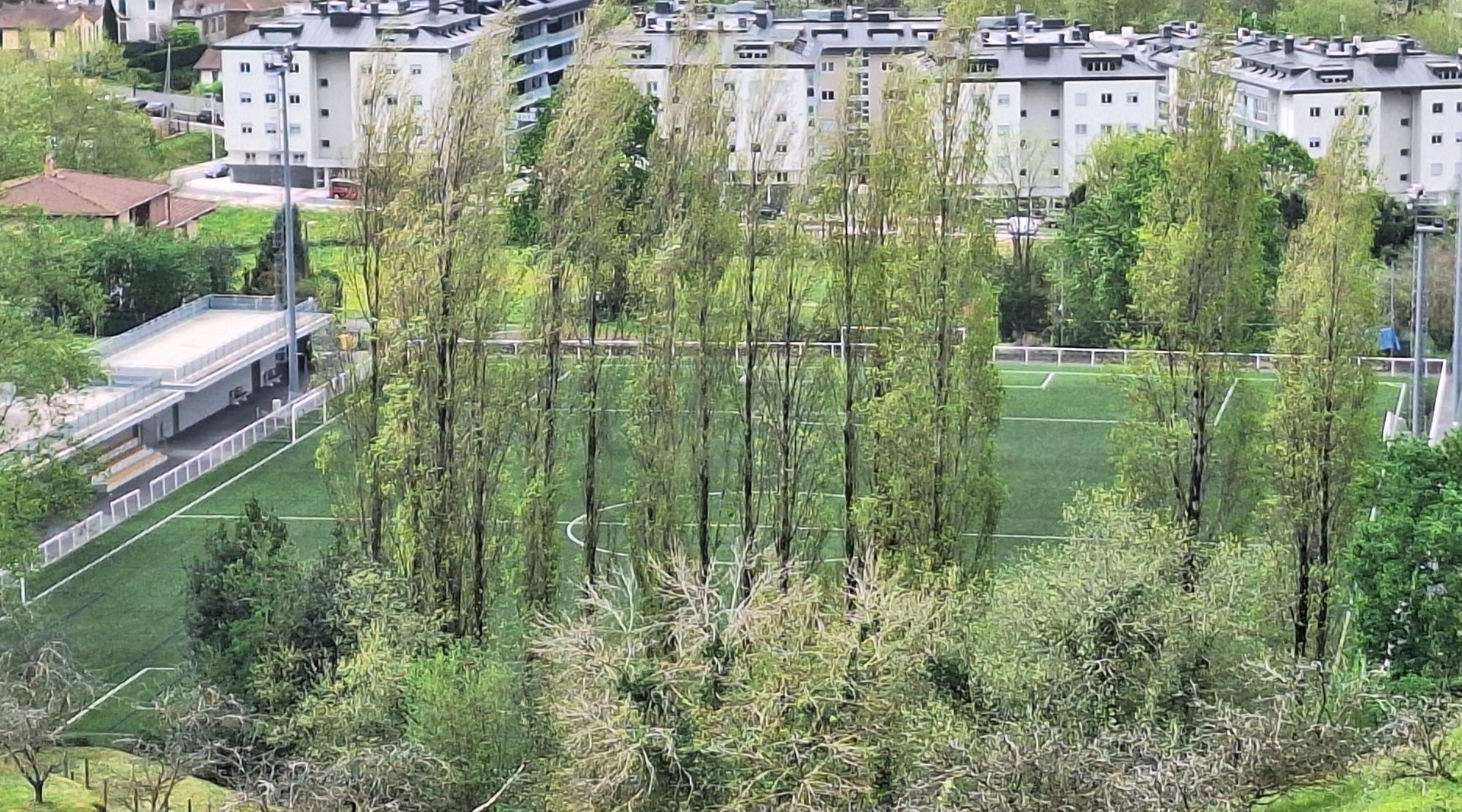 Pilota, futbola eta eskubaloia, asteburuko kirol hitzorduen artean
