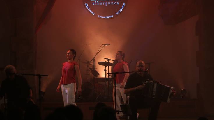 Korrontzik kontzertua eskaini du Aginagako Eliza Zaharrean