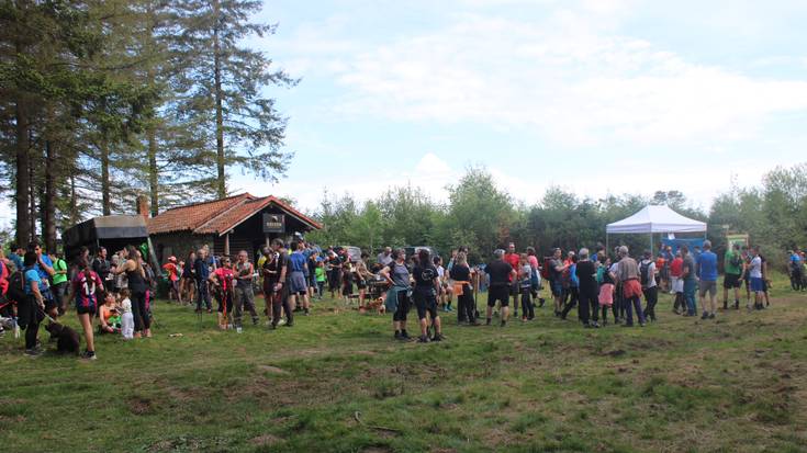 Giro ederra beste behin, herritarren topagunea izan den Andatzan