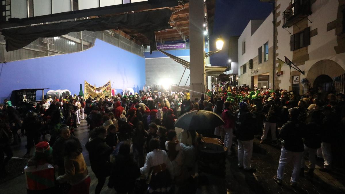 Burrunbazalek bizi asko mugiarazi ditu mozorropean zirenak