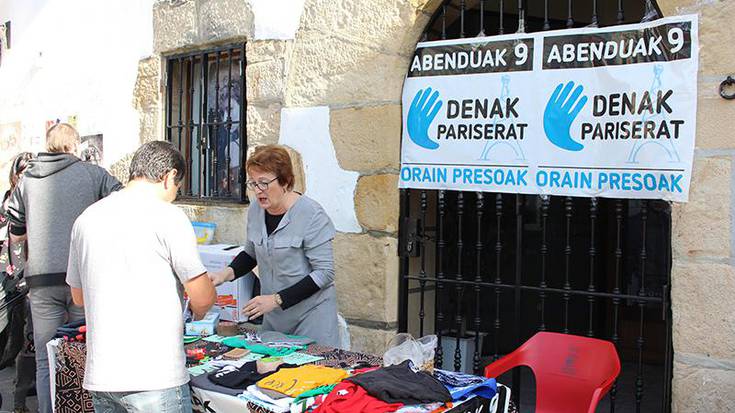 Euskal presoen eskubideen aldeko elkartasun txokoa San Tomas Azokan