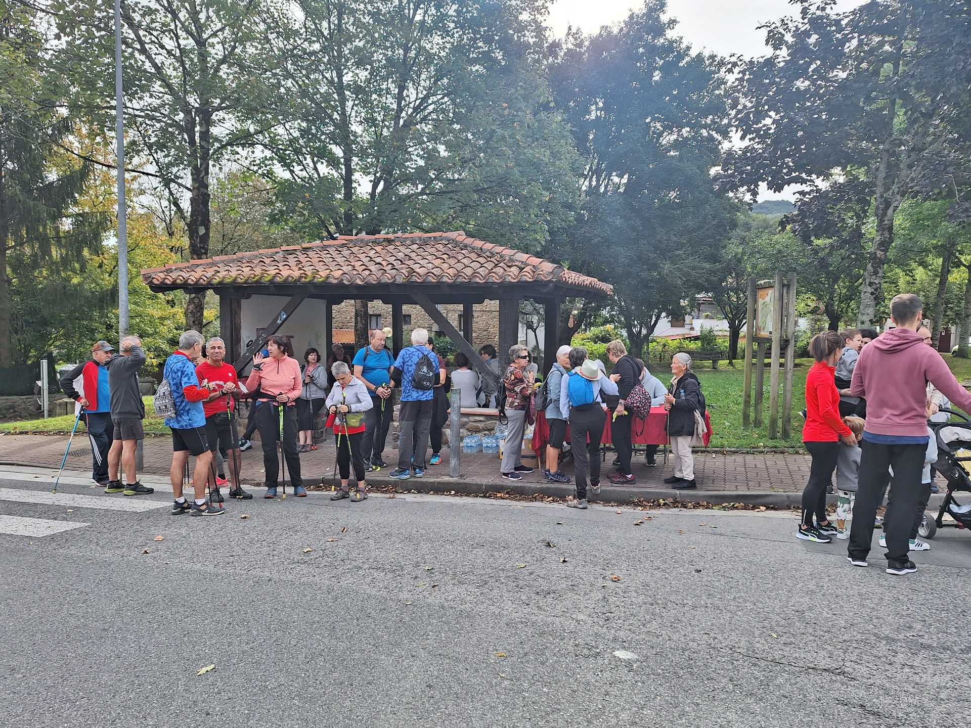 Tipi-tapa eskualdeko txoko eta bideetan barrena