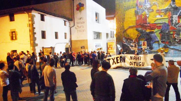 Gaur elkarretaratzea, Mikel Laboa plazan