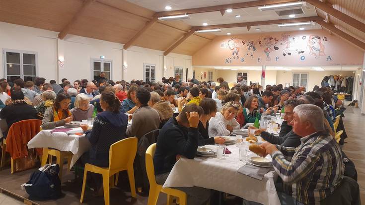 Zuberoako ikastolen aldeko otarren salmenta azken txanpan, 50. urtemuga festaren atarian