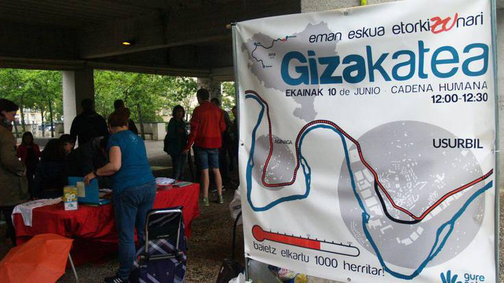 Ekainaren 10eko giza katean lagundu nahi duten bolondresentzako batzarra larunbatean