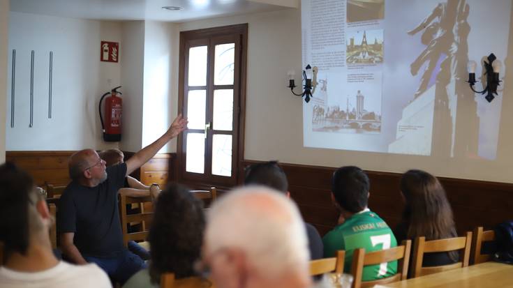 Xabier Peñalverrek liburu aurkezpena egin du Aitzaga elkartean
