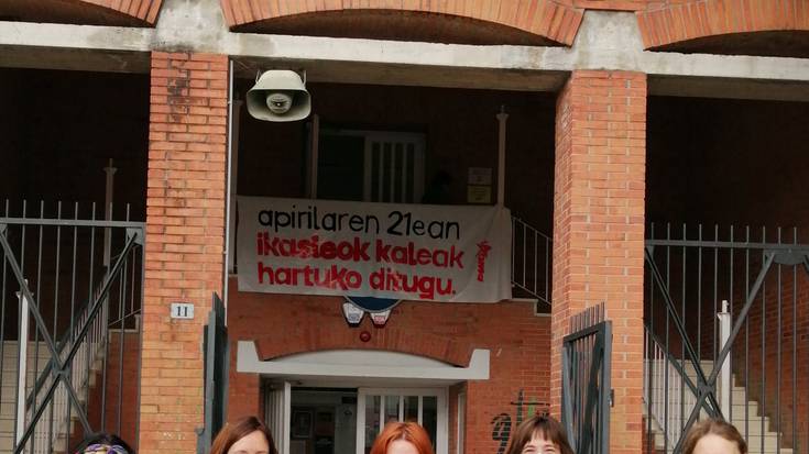 Mugikorren erabilerari buruzko hitzaldiak Udarregi Ikastolan LH5 eta LH6ko geletan, eta gurasoekin formakuntza saioa