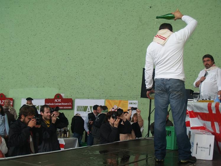 Sagardo Eguneko jai eremua oinezkoena, ibilgailuentzat itxita