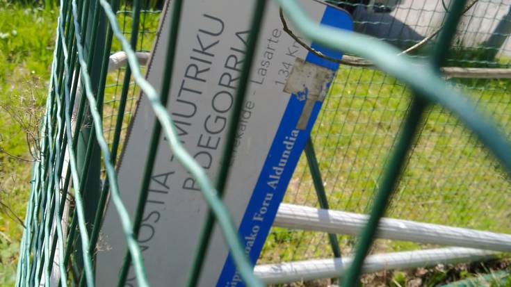 "Foru Aldundiak hain modu nabarmenean urratu duen Bizikleta Bideen Planaren metafora dirudi"
