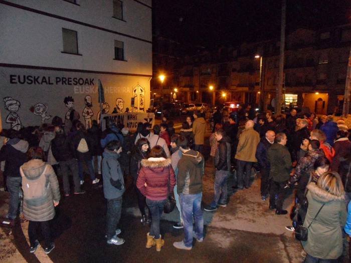 Zubiaurreneako muralaren inaugurazioa, elkartasun agerraldi jendetsua