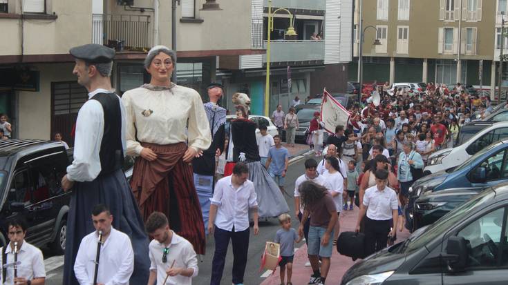 Biran hasi dituzte jaiak, herrikide eta eragile hainbat bildutako kalejirarekin