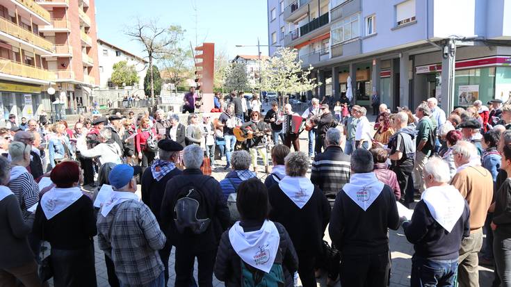 Kantu Taldea plazara itzuliko da larunbat eguerdian