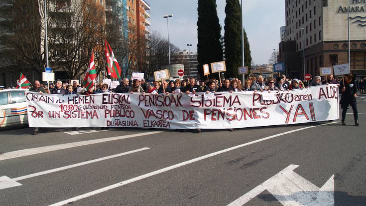 Hitzaldia 18:00etan Sutegin, Gipuzkoako pentsiodunen elkarteko lehendakari Jose Agustin Arrietarekin