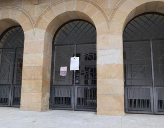 Udal gobernu taldeak eta udal-langileek ere bat egin dute greba egunarekin