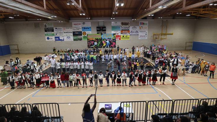 Karlos Zabala eta bere Askatasuna plazako irudiak omendu dituzte Udarregiko LH-koek