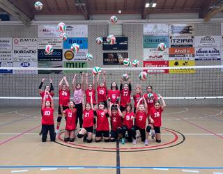 Usurbil boleibol taldeak ate irekiak egingo ditu