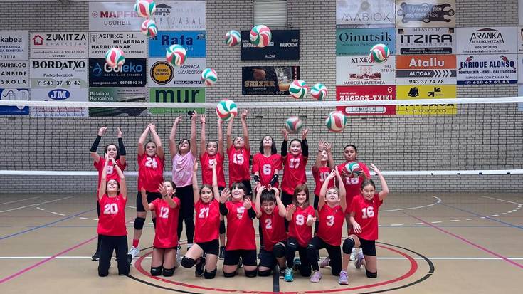 Usurbil boleibol taldeak ate irekiak egingo ditu