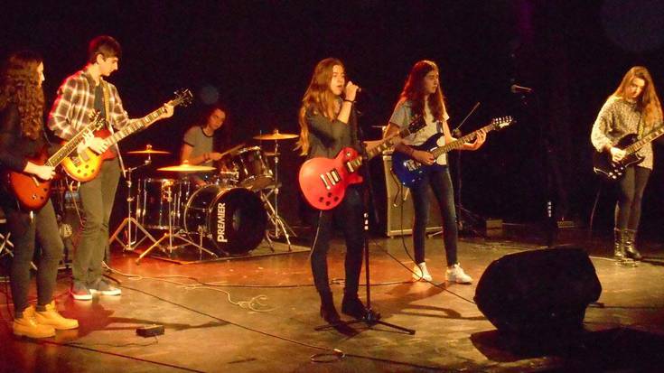 14. Soinurbil Musika Astea begi bistan