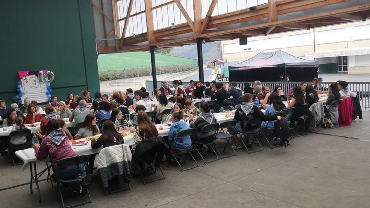 Hamar urteotako hainbat bidelagun batu ditu Orbeldik bazkaritan