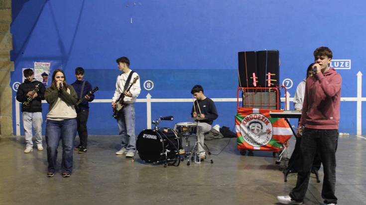 Ondoezik taldeak festa giroan agurtu ditu Arrobitxuloren topaketak