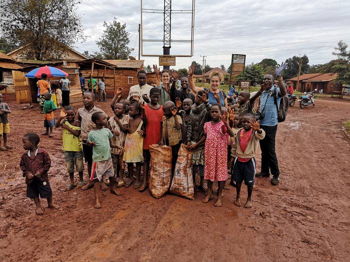 "Mukwano Lagun" elkartekoen solasaldia gaur, Ugandari buruzko argazki erakusketaren irekieran
