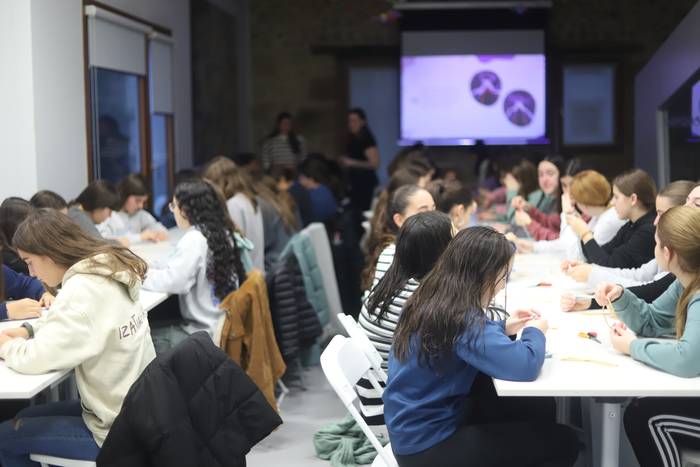 "Gero Bat Gaurdanik: Arrobitxulo eraikitzen" topaketak: sormen tailerrak