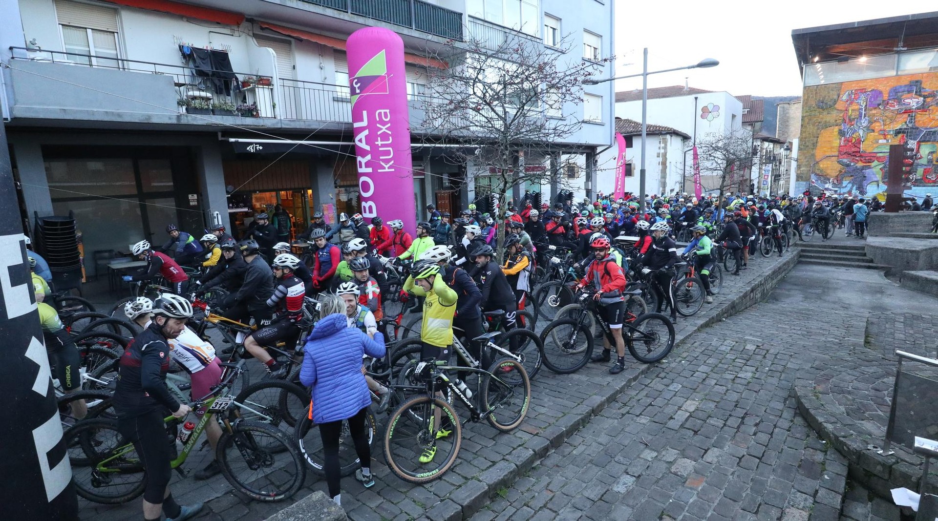 Gaurko alerta laranja tarteko, Irisasi BTT Hotzak Akabatzen probaren amaiera aurreratu dute