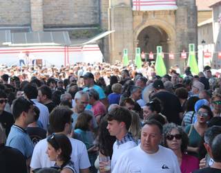 Mundu bat, sagardo eta festa egarriz