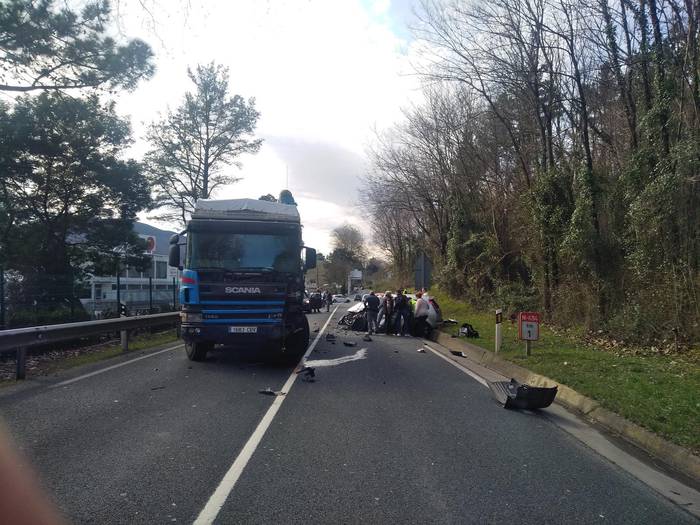 N-634 errepidea berriz irekita, Luzuriaga parean izan den istripu larriaren ostean