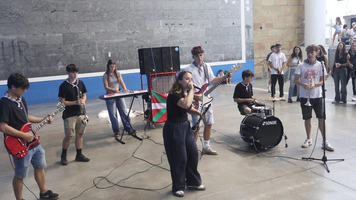 Bilkura giltzarria eta Ondoezik elektrotxaranga gaur, topaketak amaitzeko