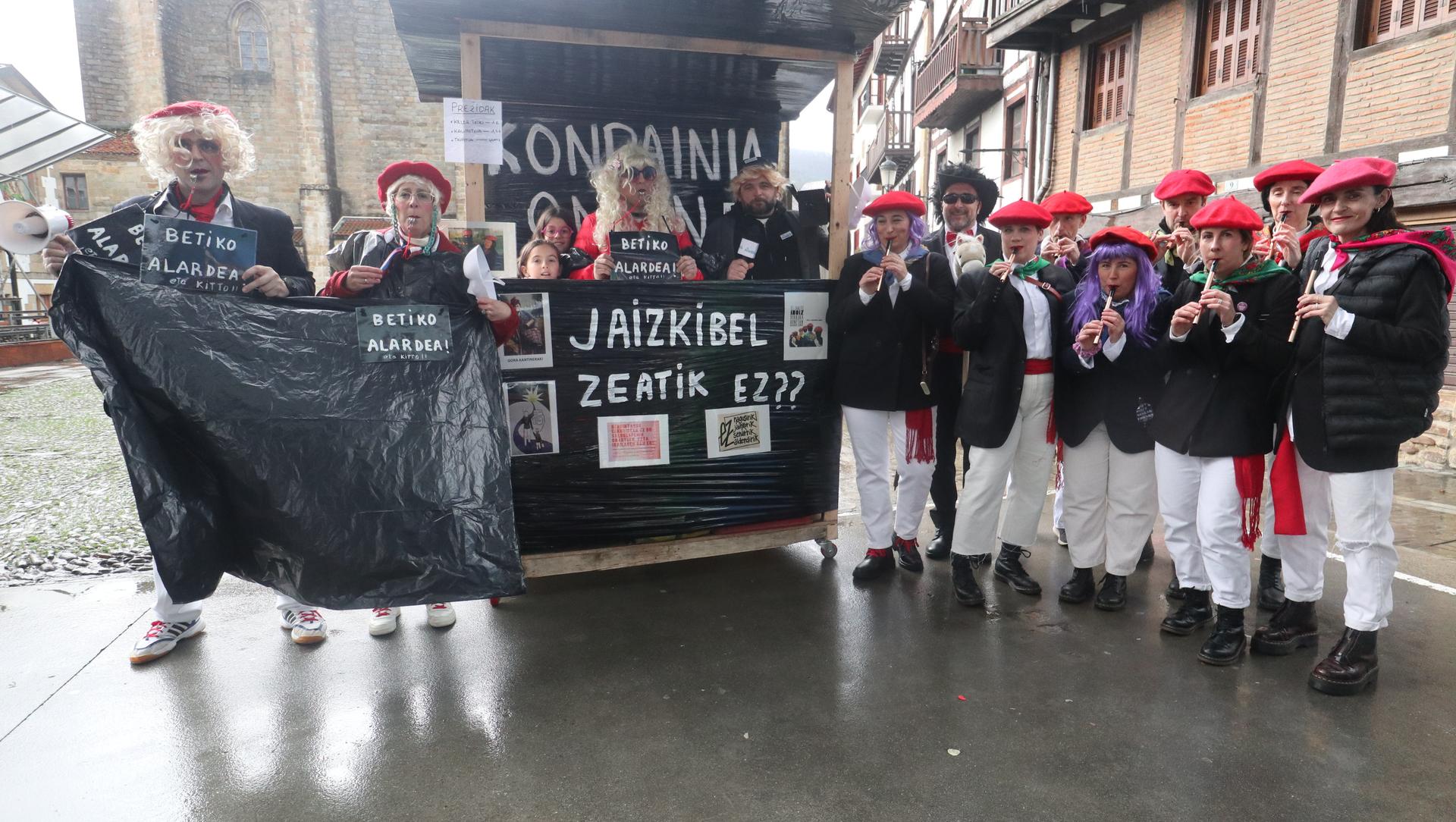 Hurbileko nahiz urrunagoko ospakizunak bat eginik, euriak zapuztu gabeko inauterietan